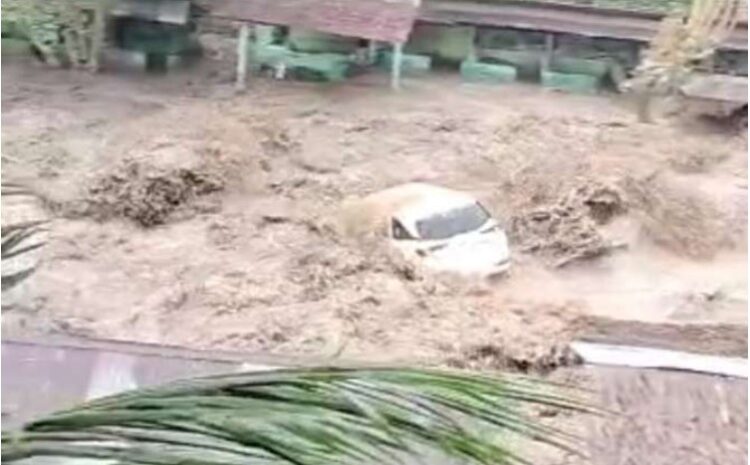  Pemandian Sembahe Dilanda Banjir Bandang, Jalinsum Medan-Berastagi Macet Total