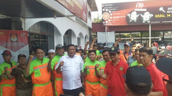  Ribuan Relawan Dampingi Sabam Parulian Ke KPU Sumut