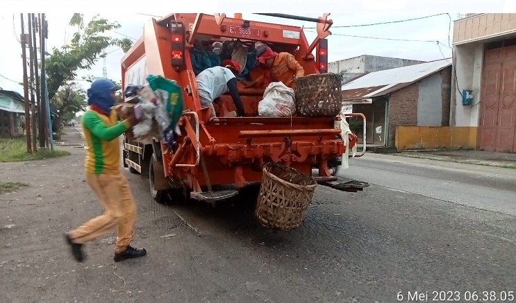  Kec. Medan Marelan Rutin Lakukan Penyisiran dan Pengangkutan Sampah Liar