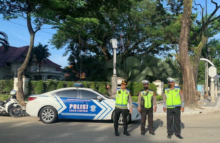 Pejabat Utama Polda Sumut Turun ke Jalan Atur Lalu Lintas