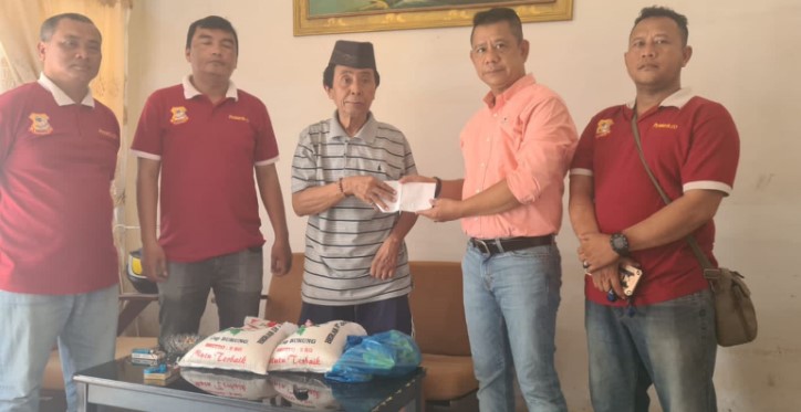  Jumat Barokah, Ketua Pewarta Jenguk dan Beri Bantuan kepada 2 Wartawan Senior yang Sakit