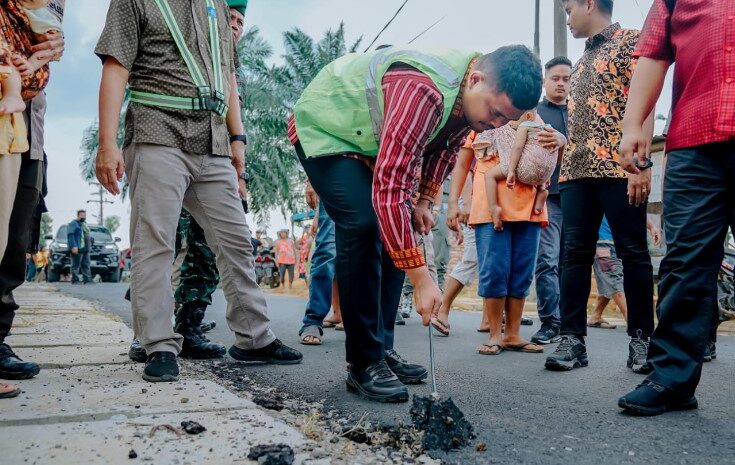  Pengaspalan Jalan Bunga Rampai III Dilakukan Asal-asalan, Bobby Nasution Minta Dikorek dan Diaspal Ulang