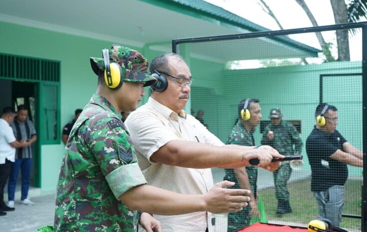 Wakil Bupati Asahan Ikuti Latihan Menembak di Makodim 0208/AS