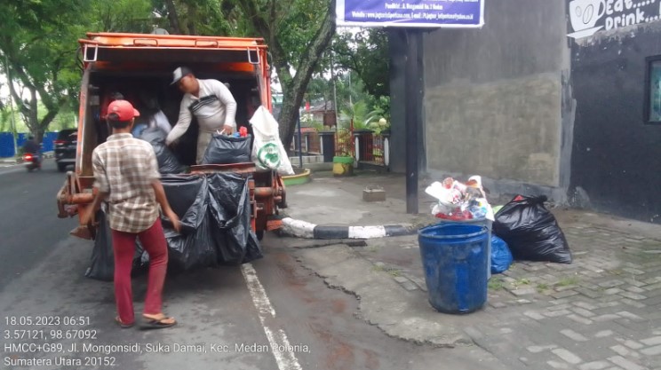  Pengangkatan Sampah Kecamatan Medan Polonia Dimulai Pukul 06.30 Wib