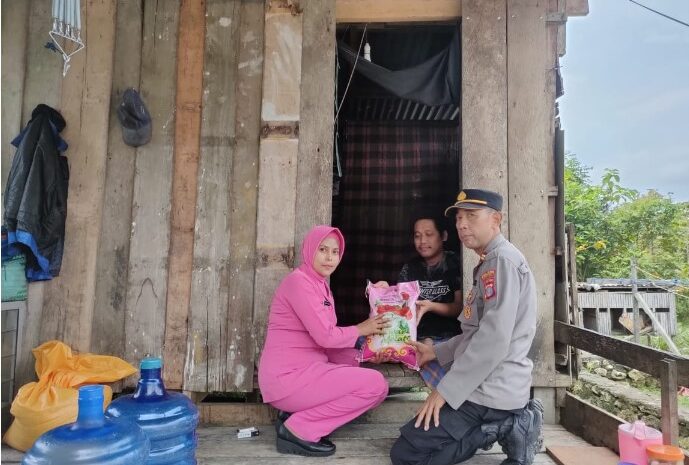 Polres Morowali Salurkan Bansos di Pondok Pesantren Trans Desa Wosu dan Masyarakat Kurang Mampu