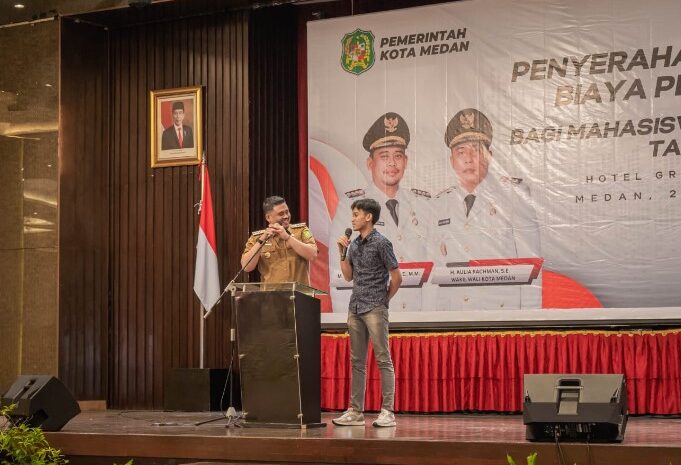 125 Mahasiswa Penerima Bantuan Biaya Pendidikan Terharu, “Terima Kasih Pak Bobby, Kami Sangat Terbantu”