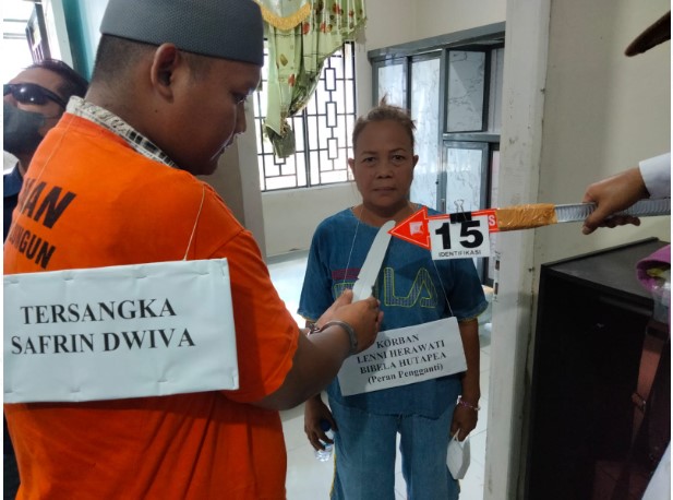  Polres Simalungun Gelar Reka Ulang, Ternyata Pembunuhan Sadis PNS dan Anaknya Sudah Direncanakan