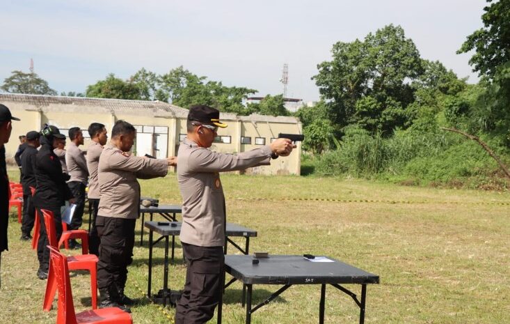  Ramaikan HUT 77 Bhayangkara, Kapolrestabes Medan Hadiri Lomba Tembak