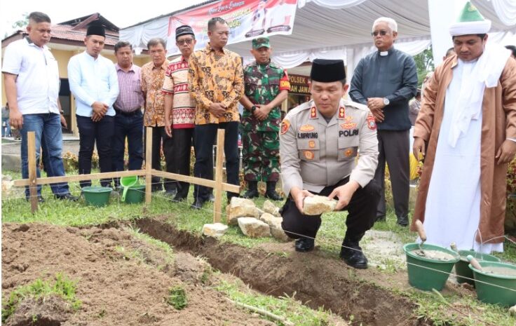  Kapolres Simalungun Letakan Batu Pertama Pembangunan Musholla Polsek Tanah Jawa