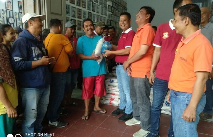  Ketua Pewarta Bagikan 200 Paket Sembako kepada Wartawan dan Kaum Duafa, Sambut Idul Adha dan HUT Ke-77 Bhayangkara