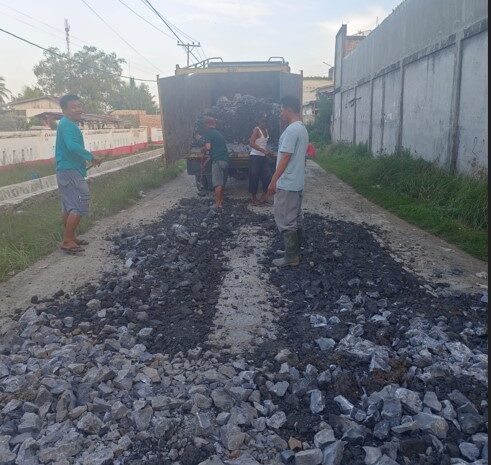  Vihara Marga Lim Salurkan 45 Dam Petrum Perbaiki Jalan Stadion