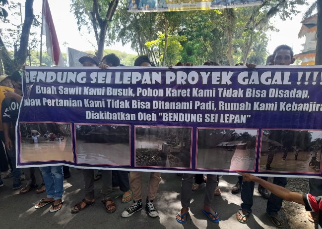 Bendung Sei Lepan Sengsarakan Petani, Ratusan Warga Geruduk Kantor DPRD Langkat