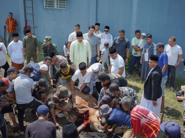 Kapolres Pelabuhan Belawan Hadiri Sholat Idul Adha dan Pemotongan Hewan Kurban Bersama Gubernur Sumut, Wakapolda Sumut dan Walikota