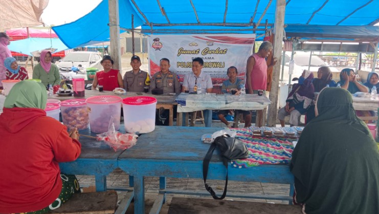 Polres Morowali Gelar Jumat Curhat di Pasar Tradisional Desa Bente