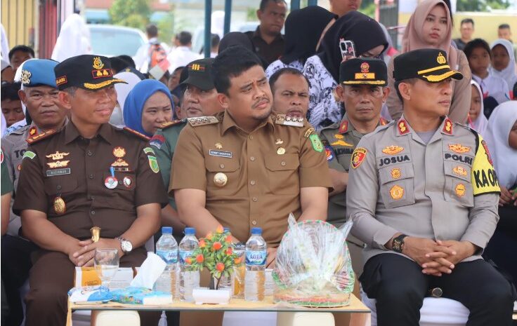 Kapolrestabes Medan Hadiri Penyerahan Bus Sekolah