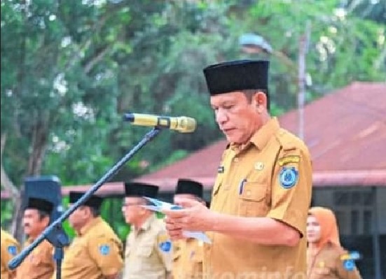  Pimpin Upacara Gabungan ASN, Kadis DLH Labuhanbatu Beri Arahan Cara Hidup Lingkungan Bersih dan Sehat