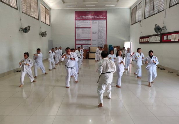  Dibekali Ilmu Bela Diri Tako, Petugas Lapas  Binjai Antusias Latihan Rutin