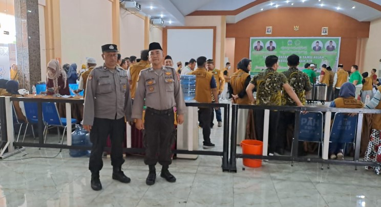 Polrestabes Medan Kawal Pemulangan Jamaah Haji Kloter 24 di Asrama Haji