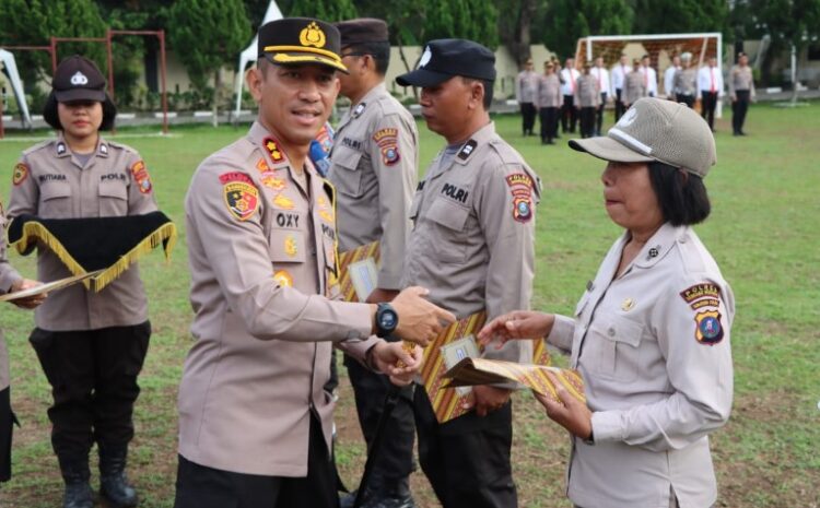  Kapolres Sergai Beri Penghargaan Bagi Personil Berprestasi