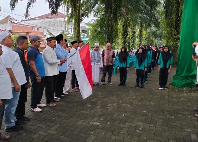 Meriahkan 1 Muharam 1445 Hijriah, Omjaki’ss & IKMT Masjid Al-Musabihin Gelar Jalan Santai Sambil Bershalawat