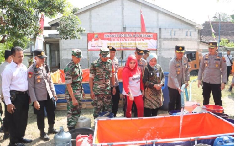  Polri Salurkan Bantuan Air Bersih Atasi Kekeringan di Grobogan