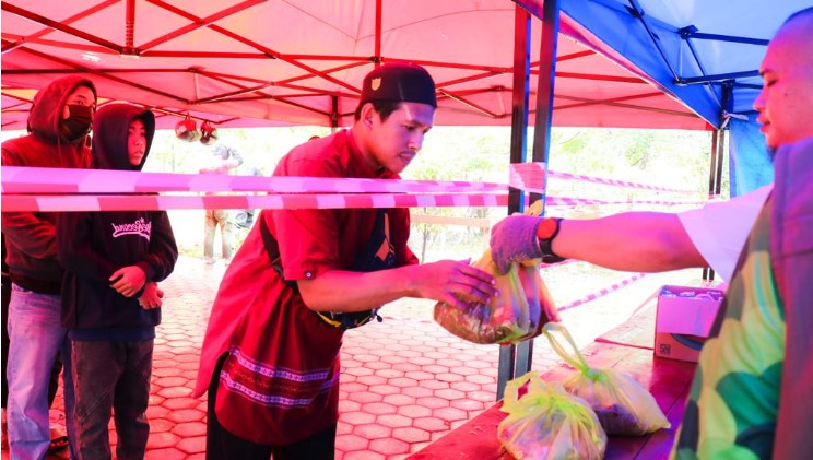 1,2 Ton Daging Kurban Dibagikan DKM PT IMIP Kepada Masyarakat dan Karyawan