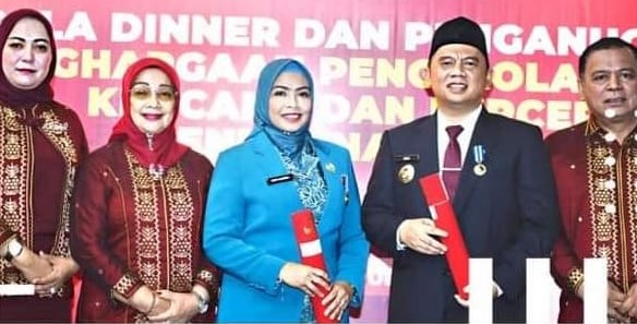  Bupati dan Ketua TP PKK Labuhanbatu Raih Penghargaan Manggala Karya Kencana