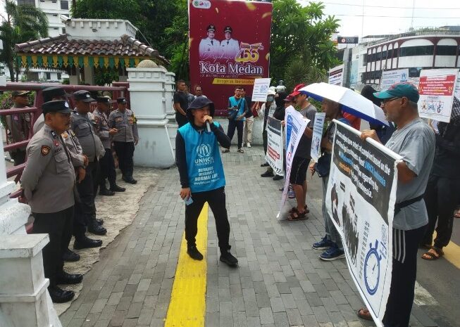  Polrestabes Medan Kawal Pengamanan Unras Pengungsi Afghanistan di Kantor Wali Kota