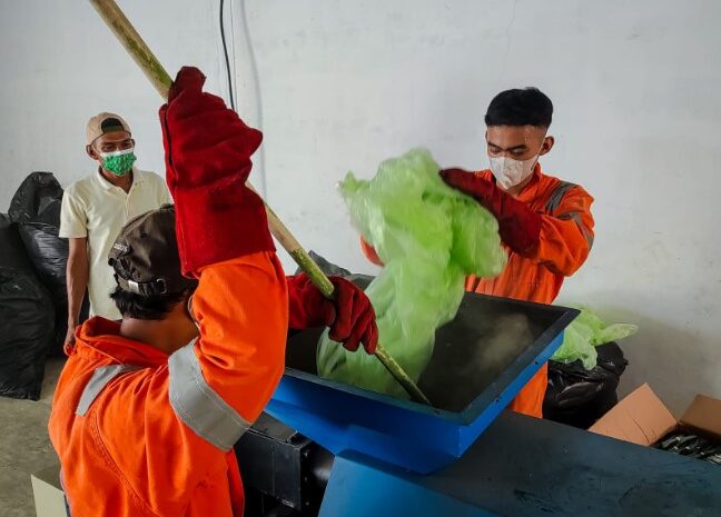 Dukung Program Bobby Nasution, Kecamatan Medan Belawan dan Warga Berinovasi Daur Ulang Sampah Plastik Jadi Balok dan Papan