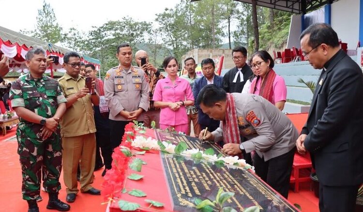 Kapolda Sumut Resmikan Lapangan Sepakbola Seminarium Sipaholon