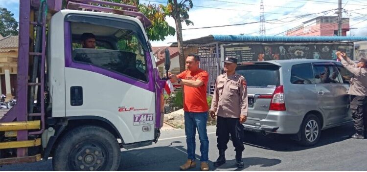  Polsek Laguboti Bagi 10 Juta Bendera Merah Putih