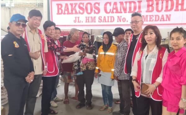  Peringati HUT Dewi Kwan Im, Pengurus Vihara Candi Buddha Bersama Pewarta Bagikan 530 Paket Sembako kepada Warga Kurang Mampu