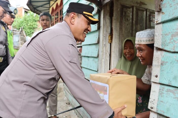  Jumat Curhat, Kapolres PSP Bagikan Sembako dan Dengar Keluhan Warga