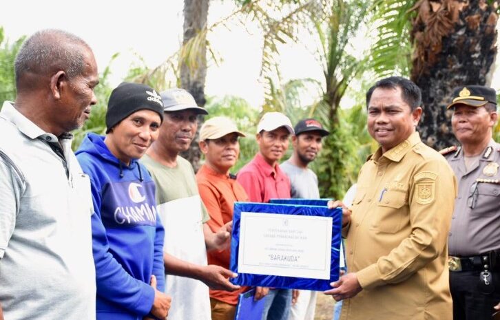 Dukung Pengembangan Sektor Perikanan, Bupati Sergai Serahkan Bantuan Kepada 13 KUB di Tanjung Beringin