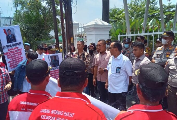  Polrestabes Medan Kawal Aksi Demo Massa DPD Lira Simalungun di Kantor BPN Sumut