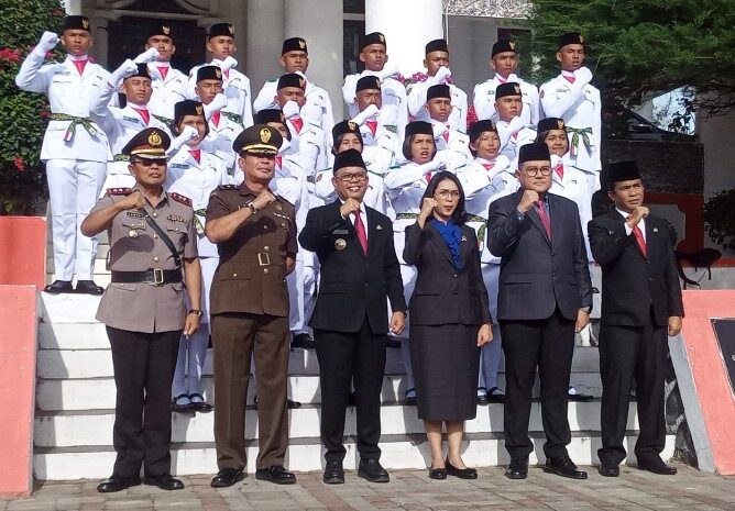 Wakapolres Toba Hadiri Pengukuhan 20 Paskibra Tingkat Kabupaten