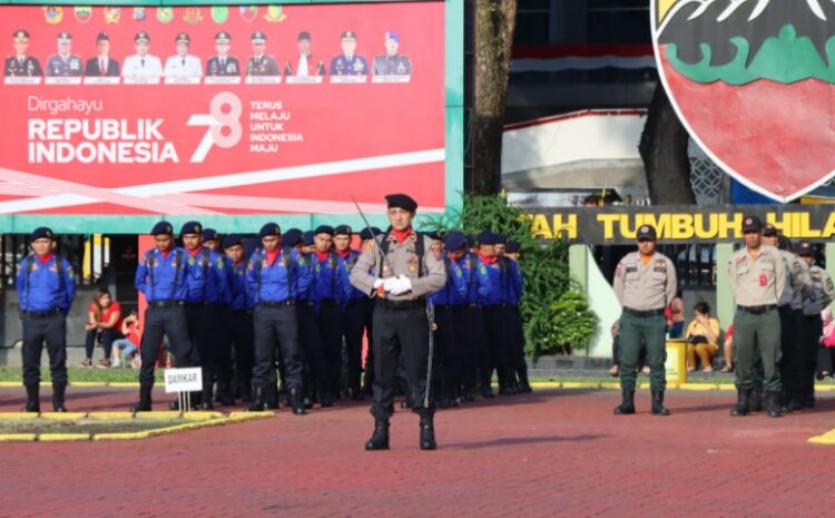 Kapolsek Medan Baru Dipercayakan Jadi Komandan Upacara Penurunan Bendera di HUT Kemerdekaan RI Ke-78