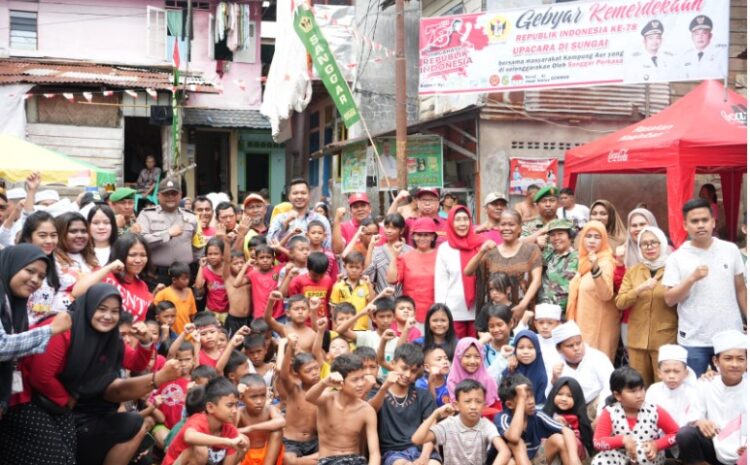  Semangat Masyarakat Kampung Aur Gelar Upacara HUT Ke 78 Kemerdekaan RI di Tengah Kondisi Banjir