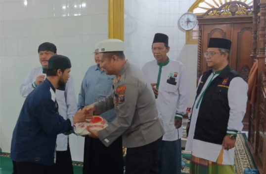  Kasat Reskrim Polres Asahan Gelar Jumat Subuh Curhat di Masjid H Kasim