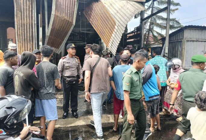  Ruko Terbakar di Kelurahan Tanah Enam Ratus, 1 Orang Tewas