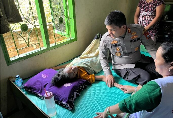  Polri Peduli, Kapolres Simalungun Bantu Pengobatan Ibu Lumpuh