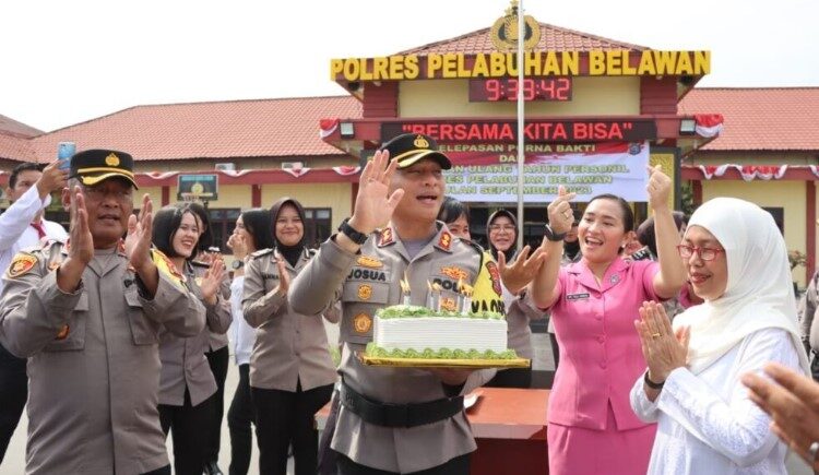 Polres Pelabuhan Belawan Gelar Wisuda Purna Bakti dan Perayaan Ulang Tahun Personil