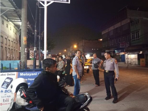  Kapolsek Medan Area Kompol Hendrik Aritonang SIK Pimpin Patroli Malam