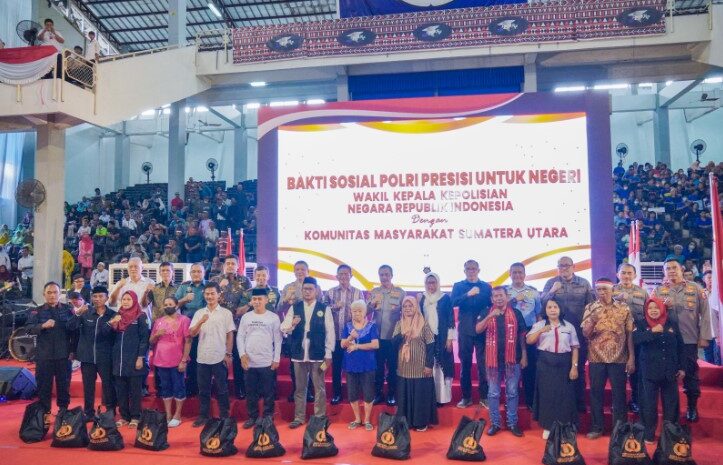 Bobby Nasution Dampingi Wakapolri Serahkan 5.000 Paket Sembako kepada Komunitas Masyarakat Sumut