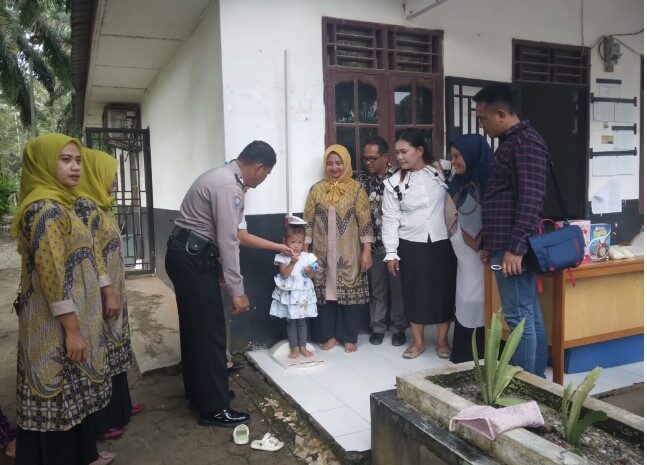 Polres Labuhanbatu Door to Door Kunjungi Anak Penderita Stunting