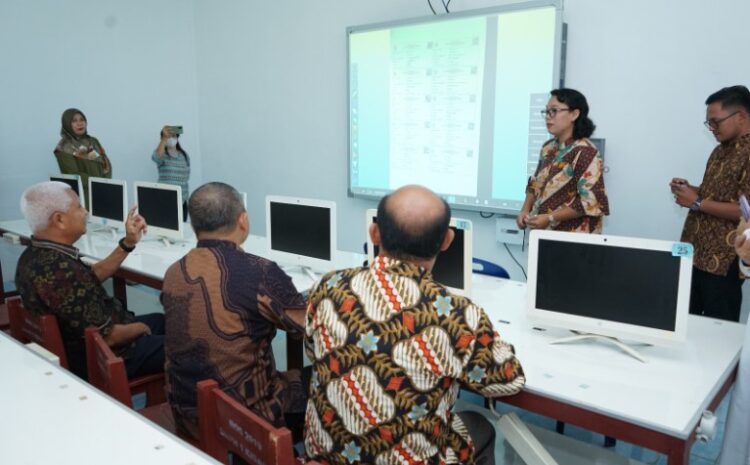  Bupati Asahan Harap Papan Tulis Interaktif Tingkatkan Kualitas Belajar