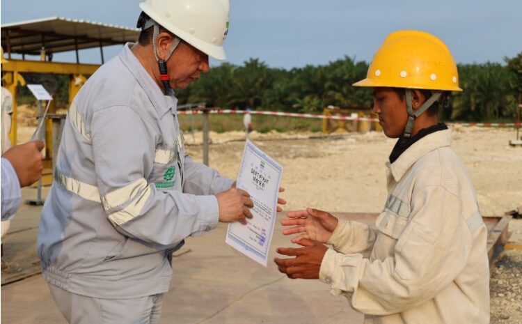 PT IHIP Sertifikasi 25 Peserta Training Welder, 1 Warga Topagaro Jadi Trainer