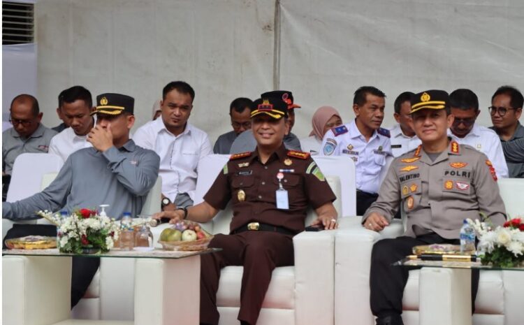  Kapolrestabes Medan Hadiri Pembukaan Gotong royong Bersih Sungai Deli