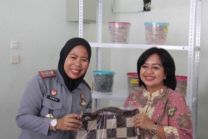 Berbagi Kasih Melalui Baksos DWP Baranahan Kemhan RI Bersama Lapas Kelas IIA Tangerang