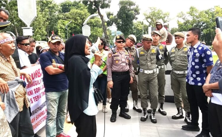  Polrestabes Medan Kawal Demo Komite Rakyat Bersatu di Kantor Gubernur Sumut